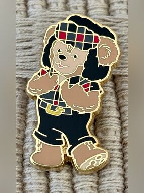 DISNEY 2011 Epcot “Duffy Around the World” Canada Pin